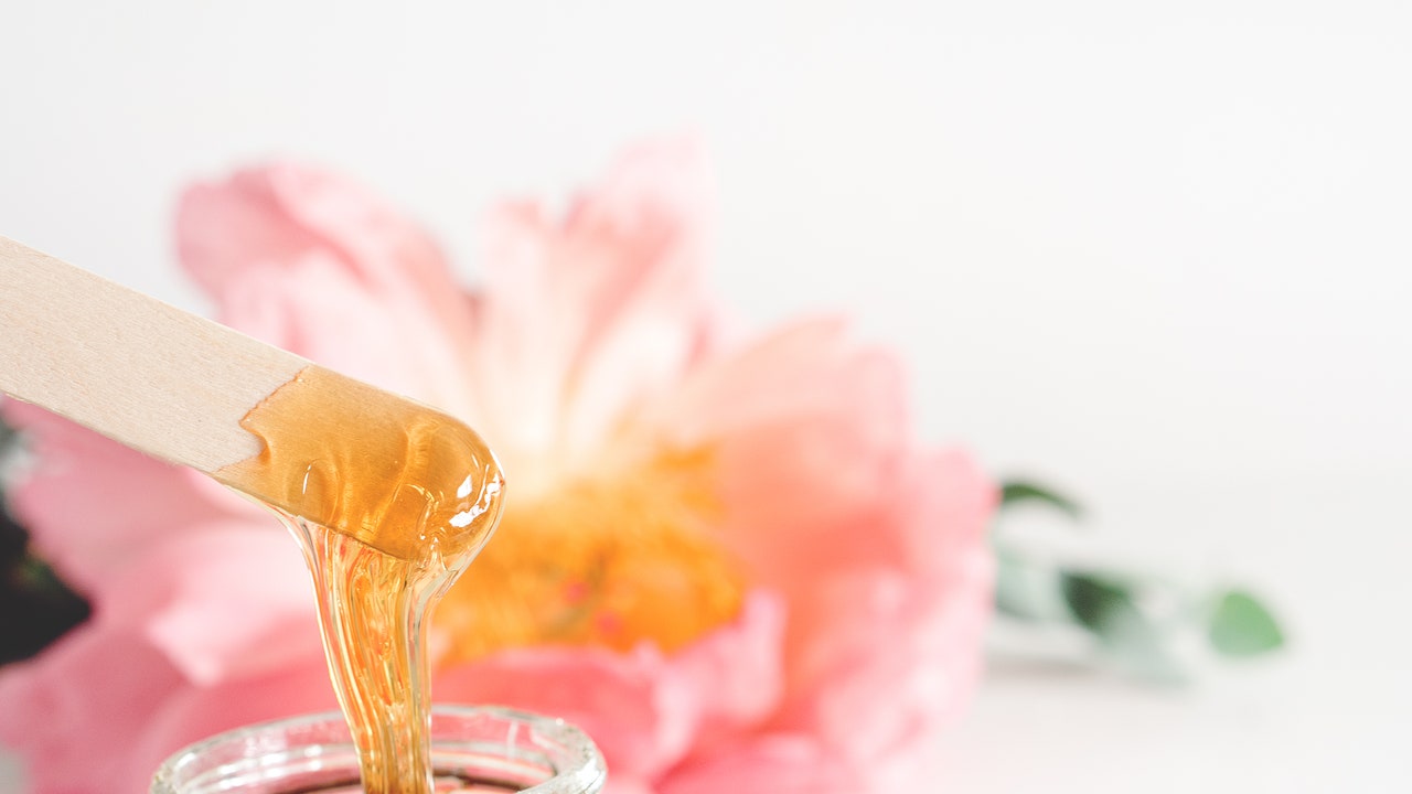 Sugaring vs. Waxing: Key Differences to Help You Choose Your Method